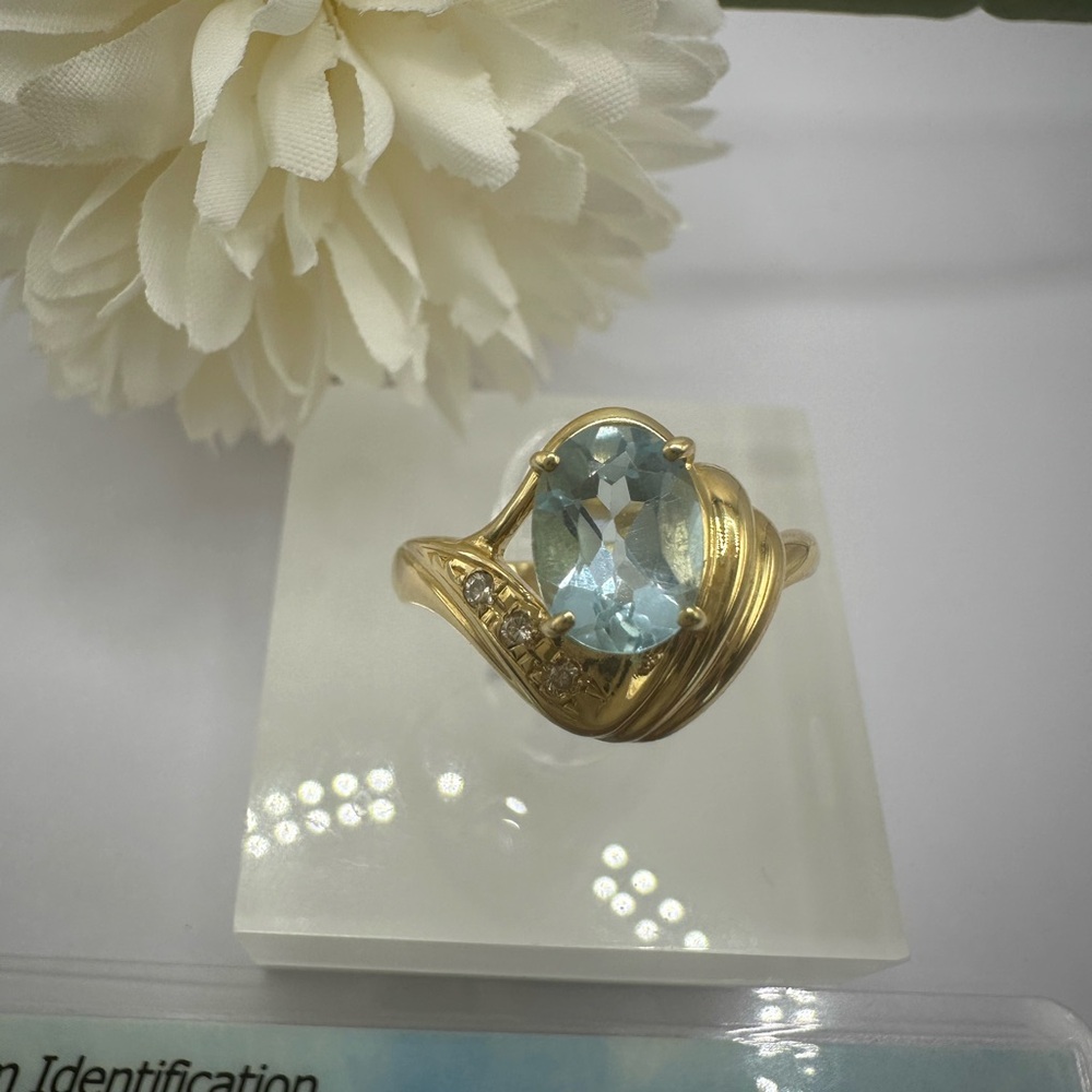 18karat gold blue topaz ring